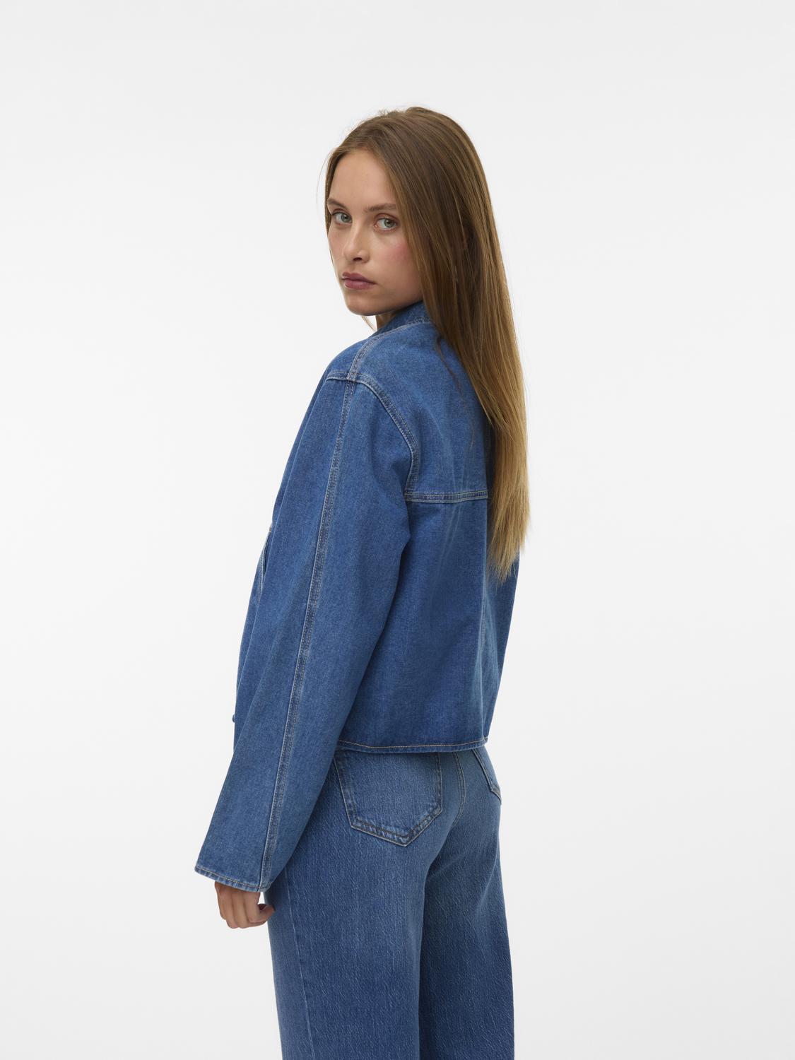 model_shot-back